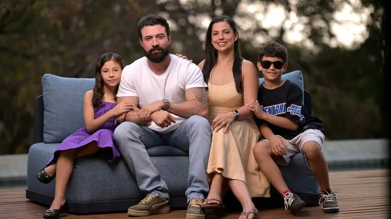 Família cristã representando restauração e cuidado no casamento